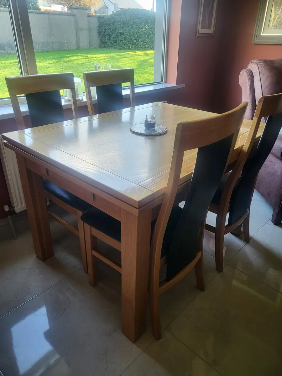 Kitchen table - Image 1