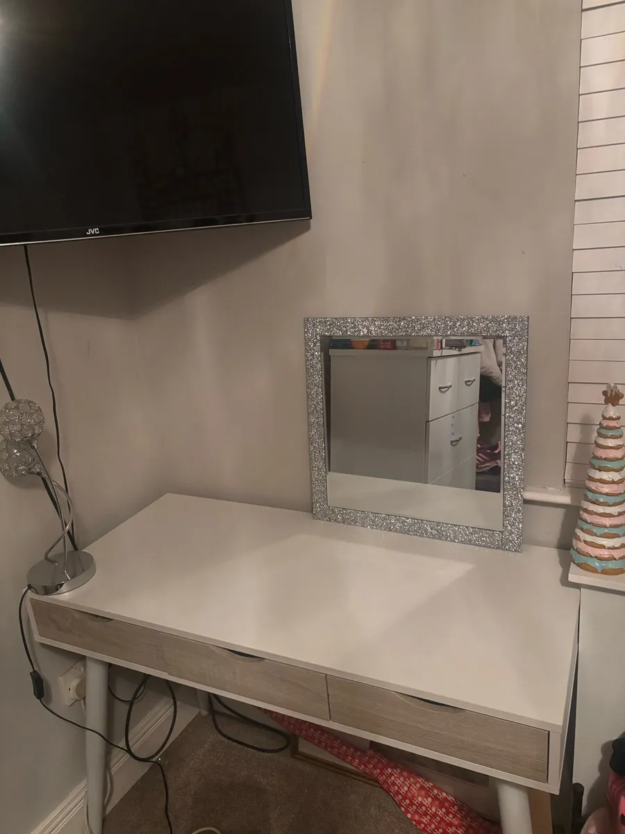 Makeup Table - Image 1