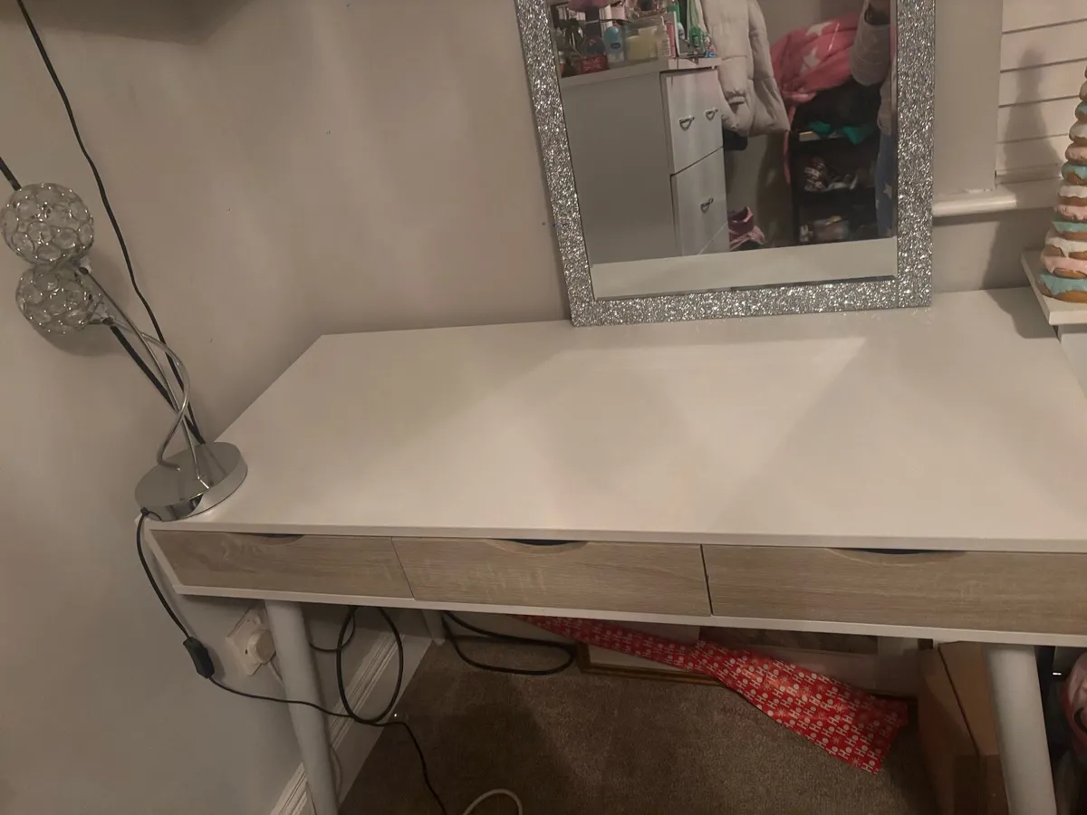 Makeup Table - Image 2