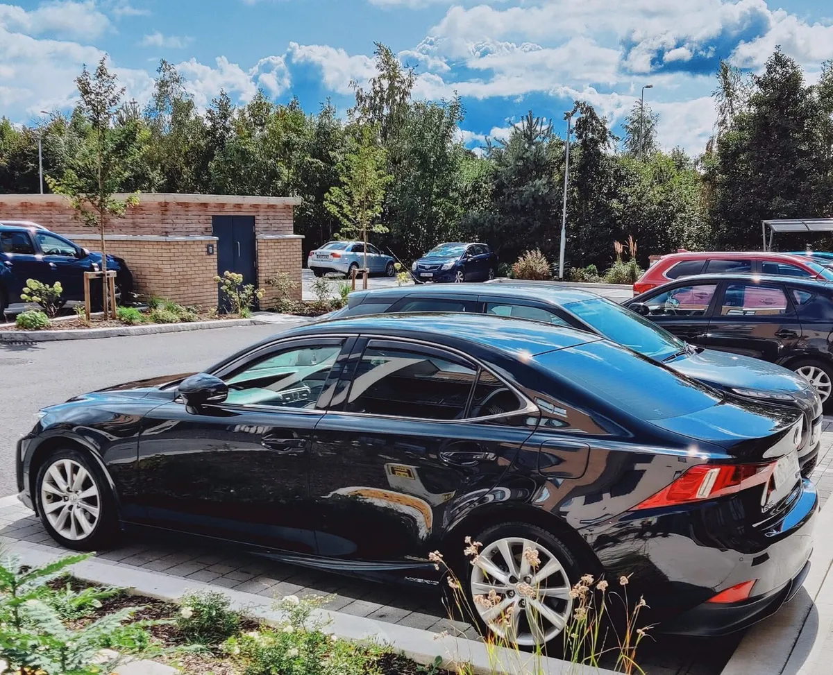 *Lexus IS300h Executive * - Image 4