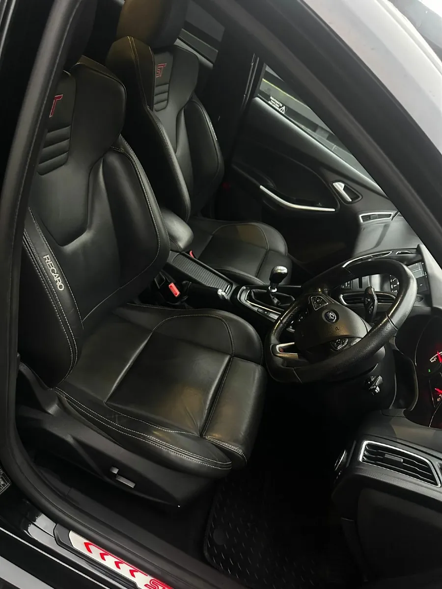 Ford Focus 2017 - Image 2