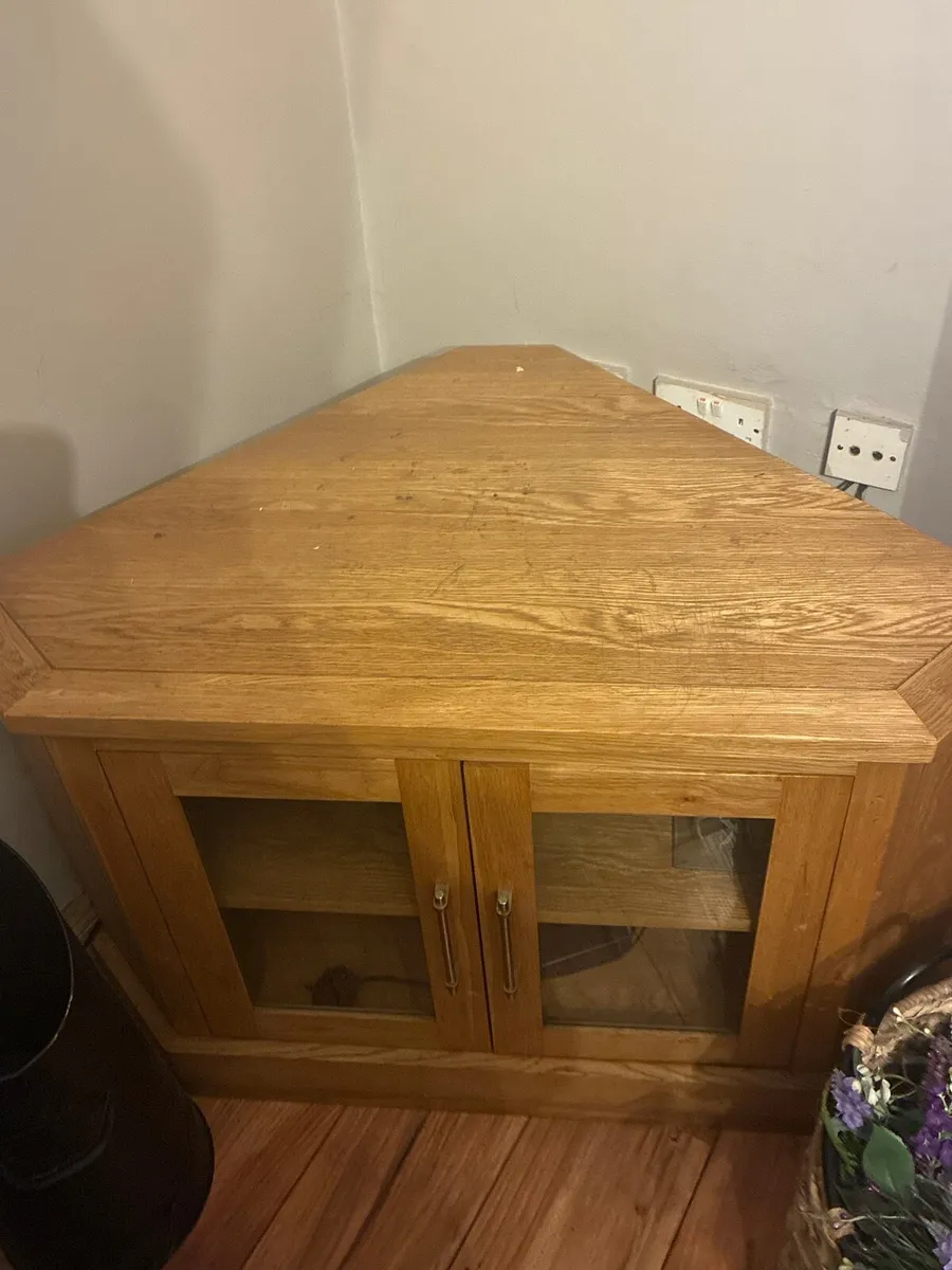 I wooden TV stand - Image 1