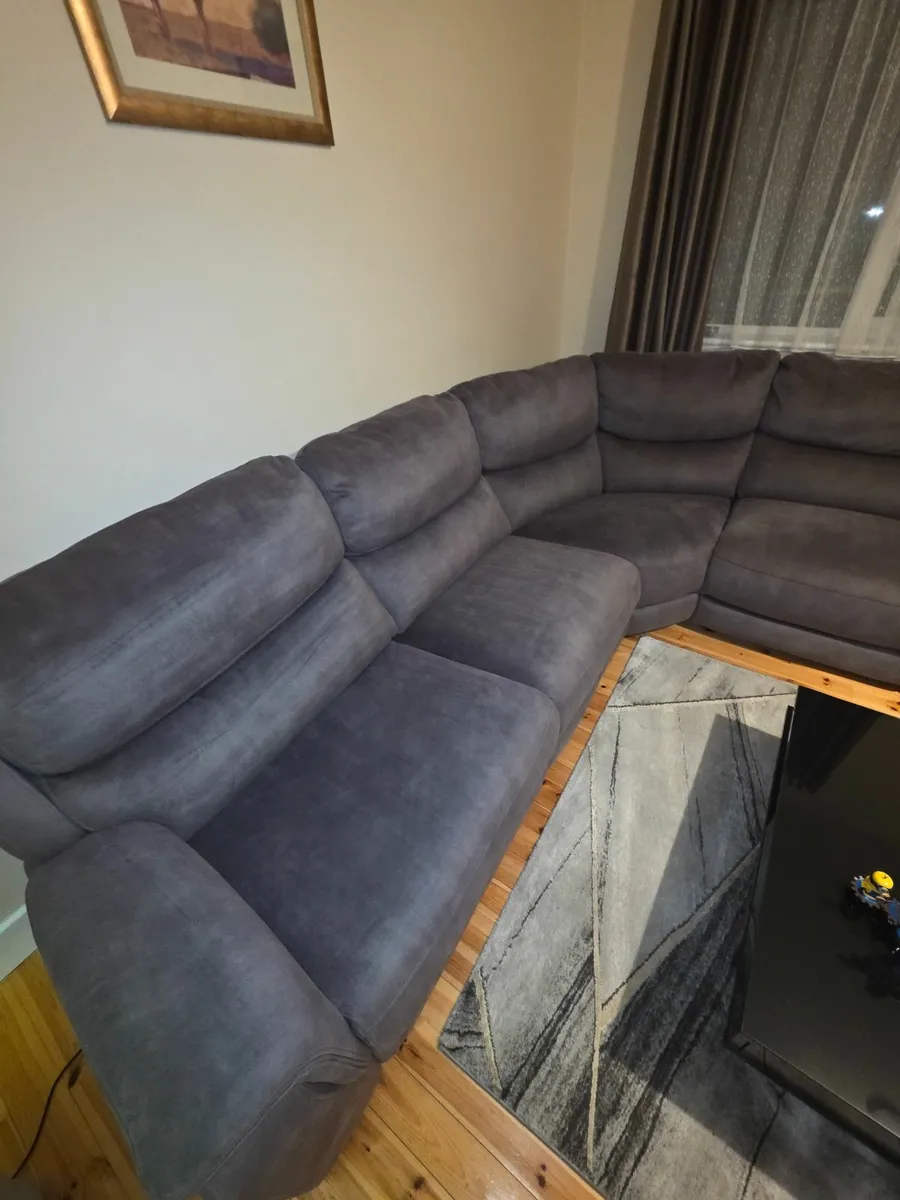 Betsy harvey norman corner electric recliner - Image 3