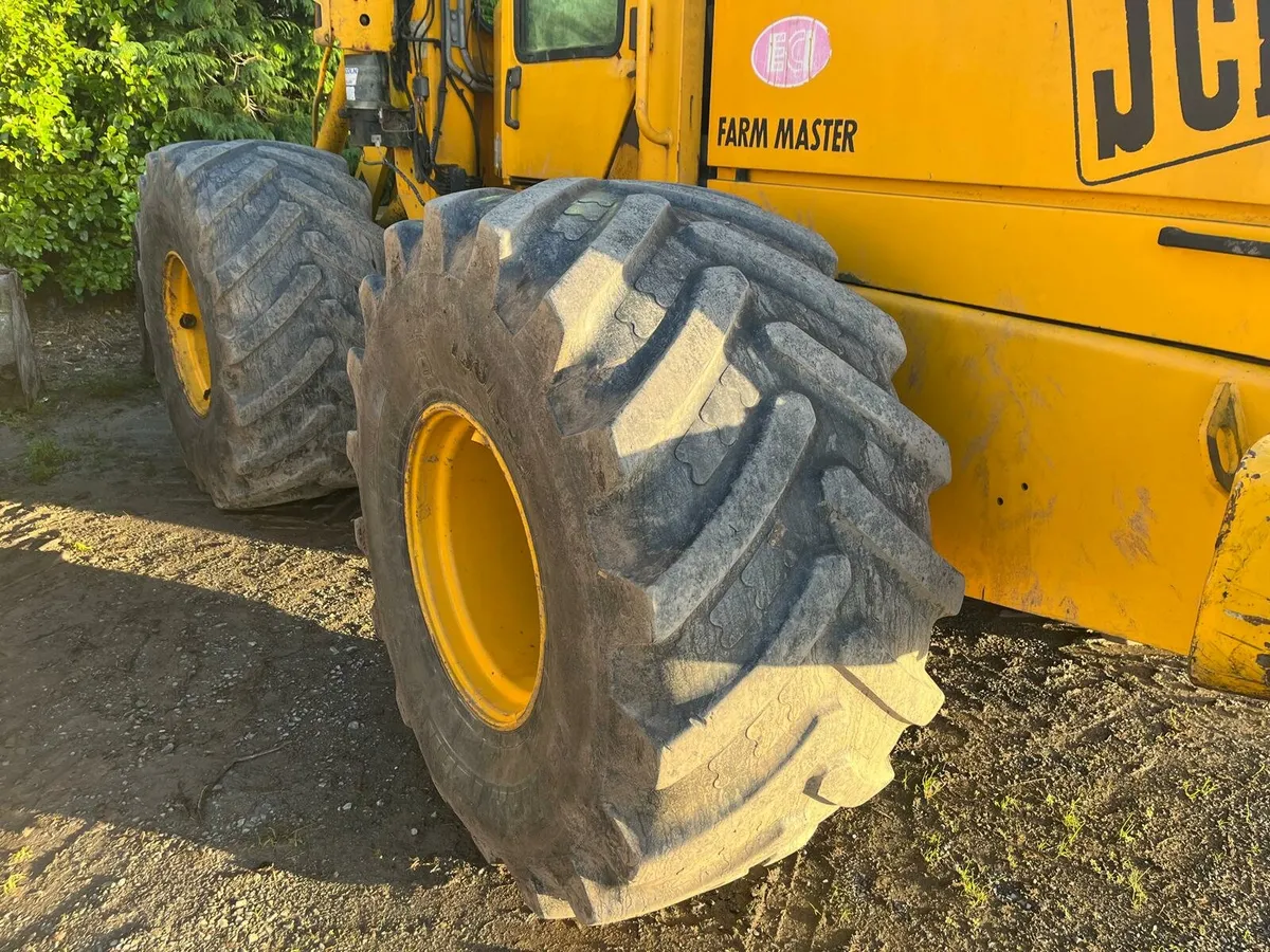 Jcb 414/416 rims and tyres - Image 1