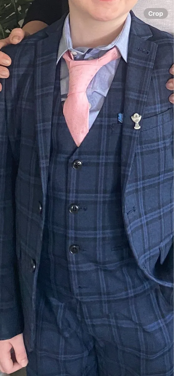 2 boys communion suits worn once - Image 2