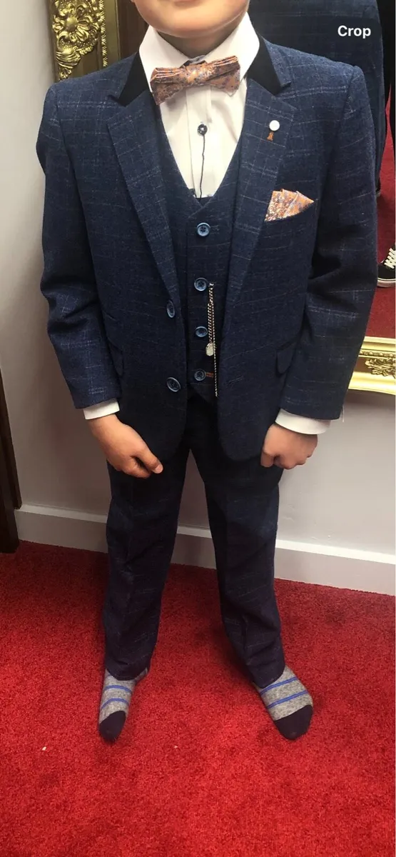 2 boys communion suits worn once - Image 1