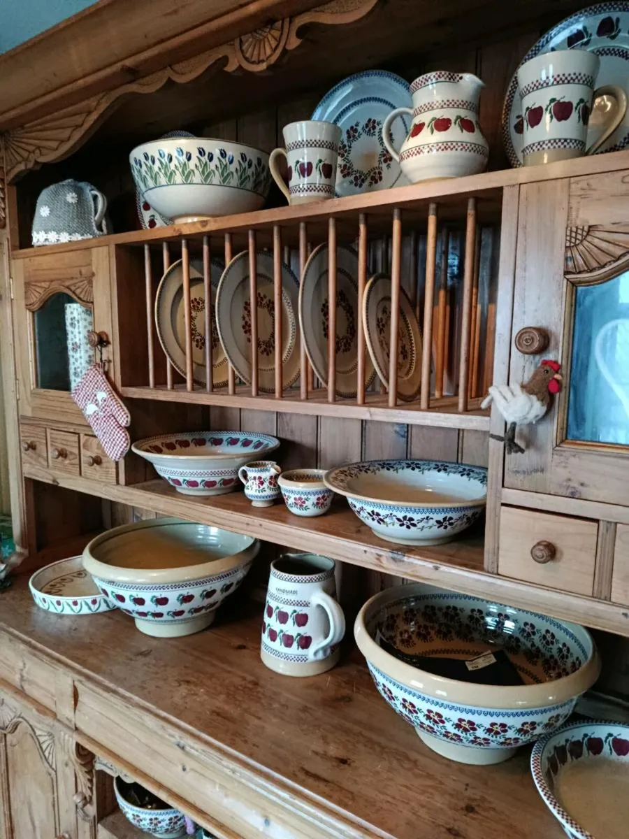 Solid kitchen dresser delivery arranged - Image 4