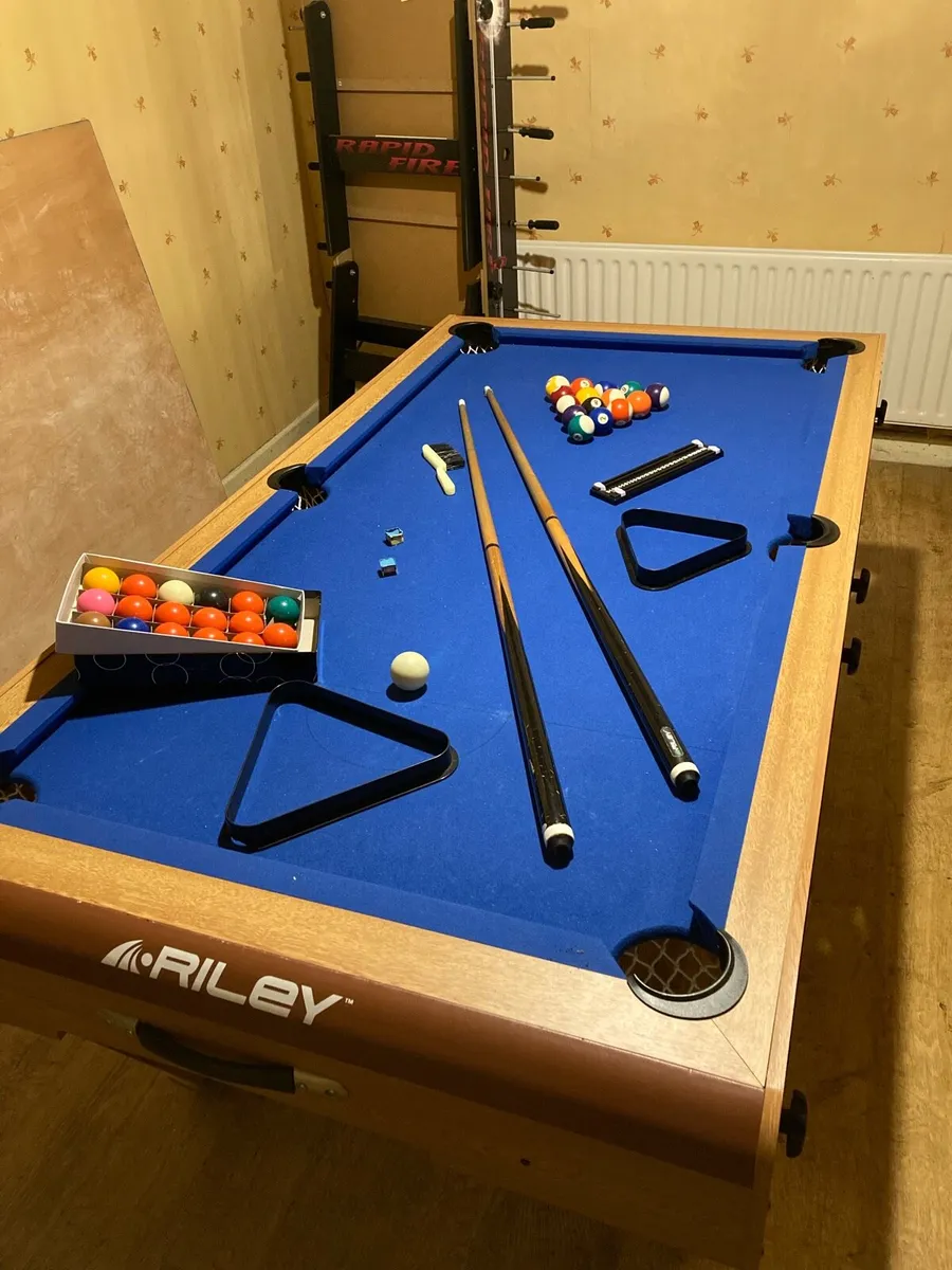 Pool table - Image 1