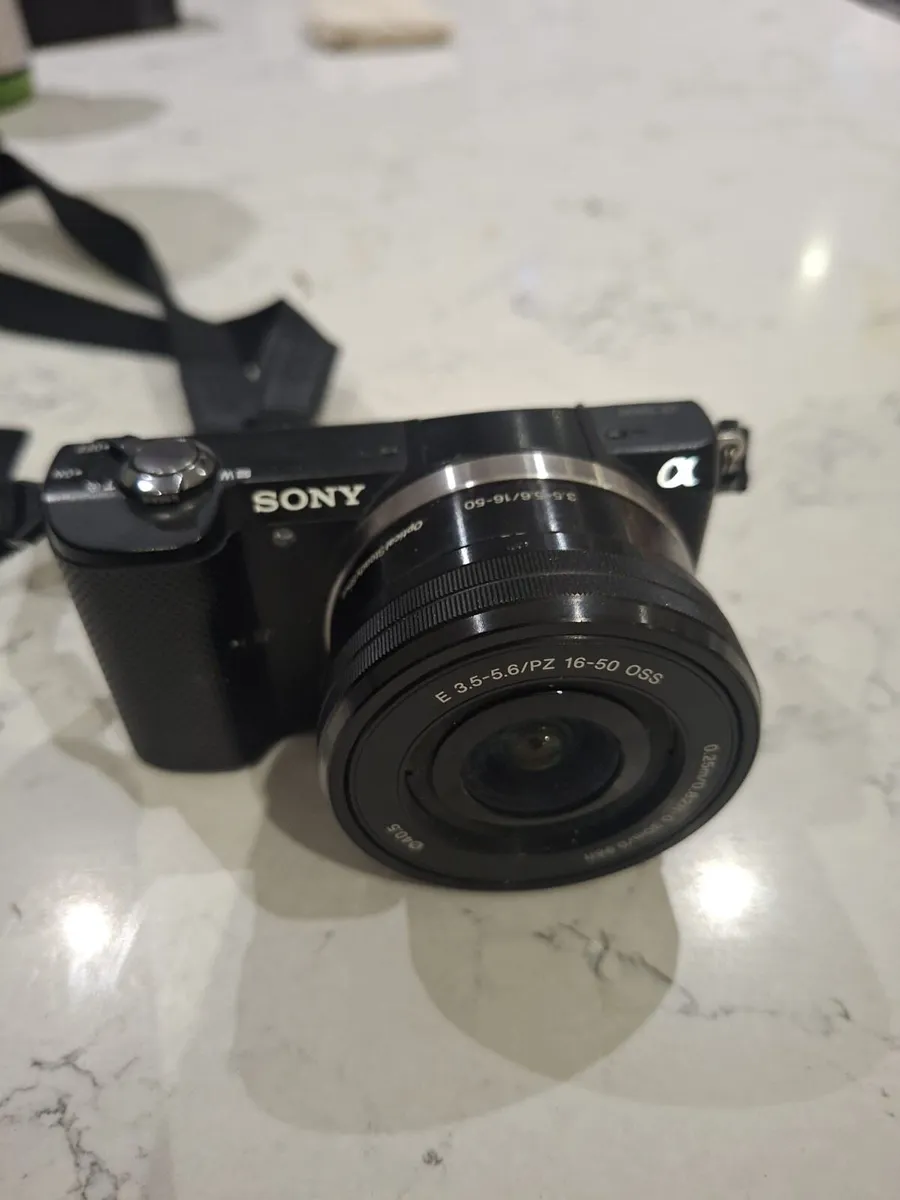 Sony a5000 camera - Image 1