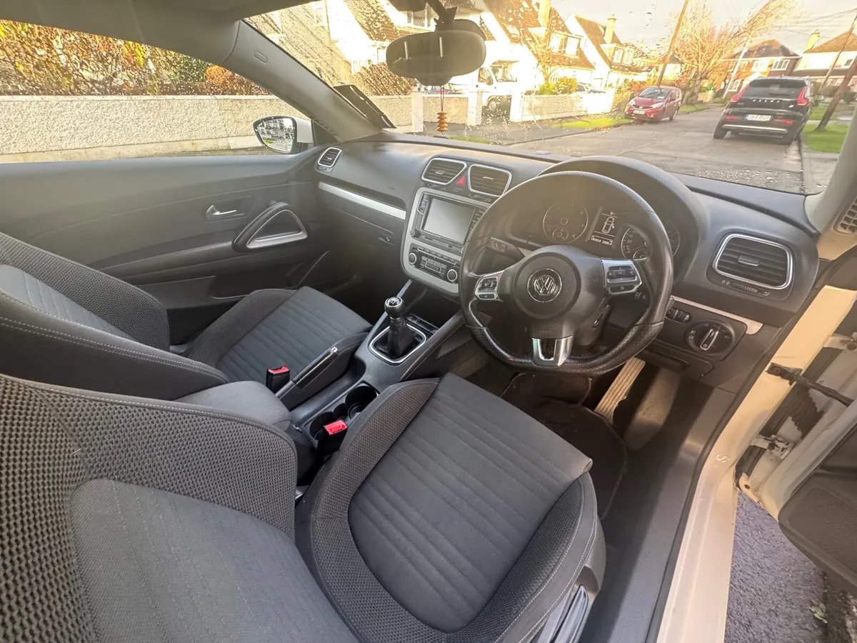 Volkswagen Scirocco 2011 - Image 4