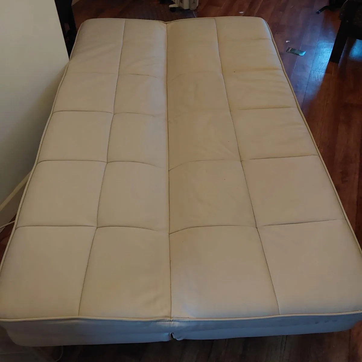 Couch/fold out bed - Image 2