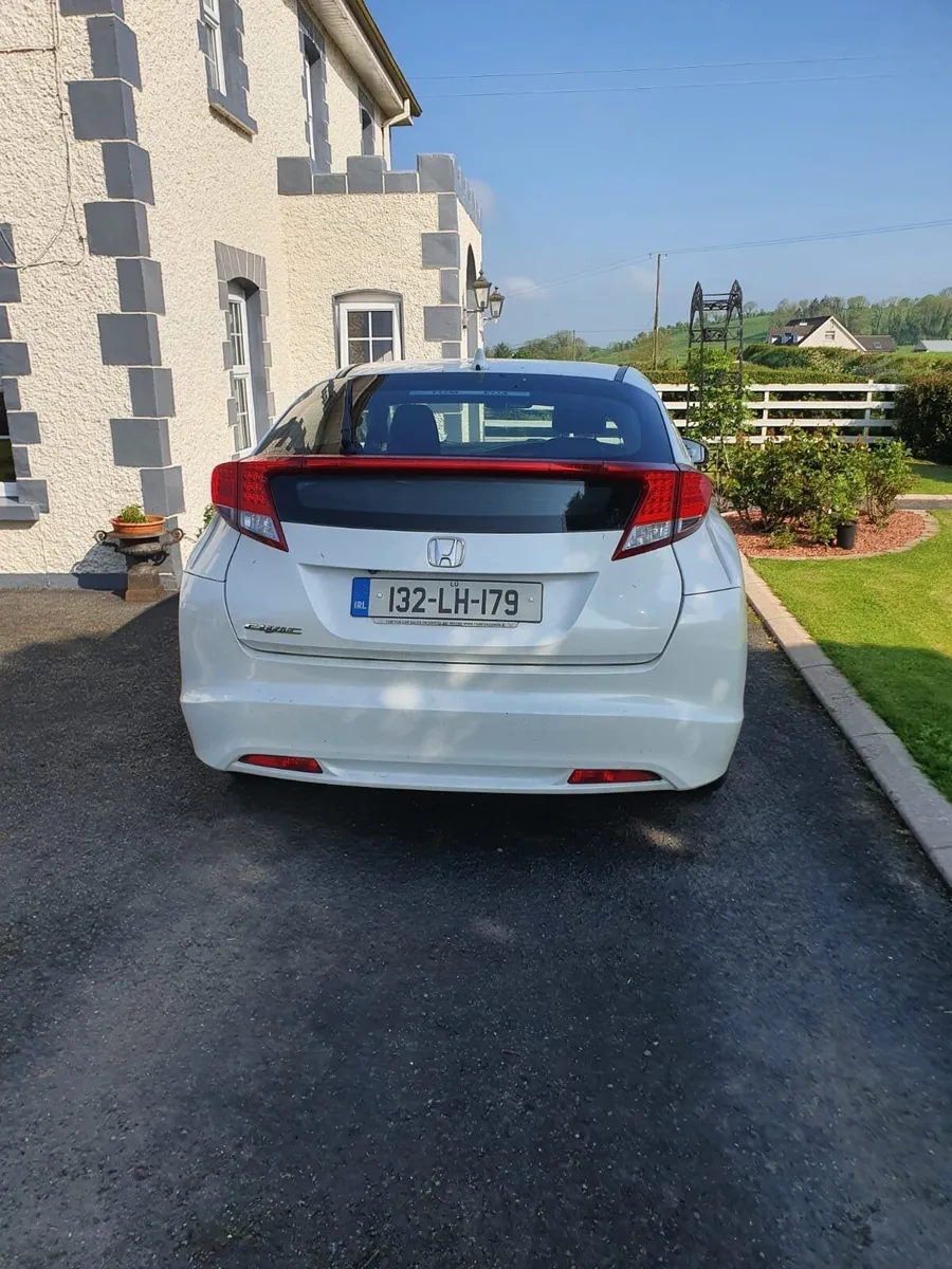 Honda Civic 2013 - Image 2