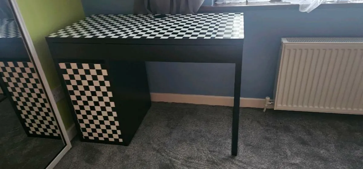 Study desk - Image 2