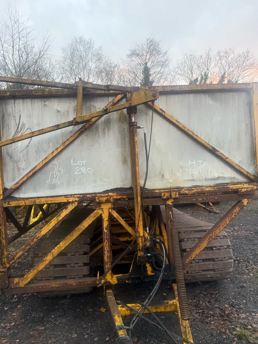 Side tip peat track trailer - Image 2