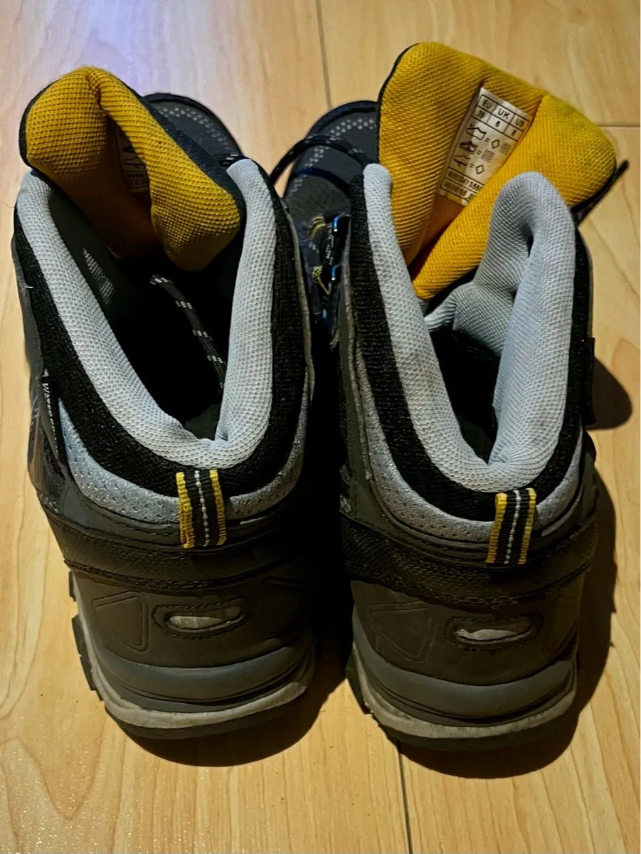 Hiking shoes - Image 2