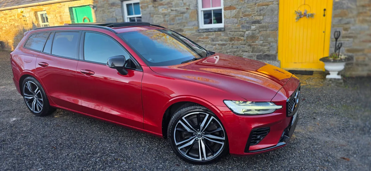 Volvo V60 2021 R DESIGN T6 RECHARGE 4WD - Image 1