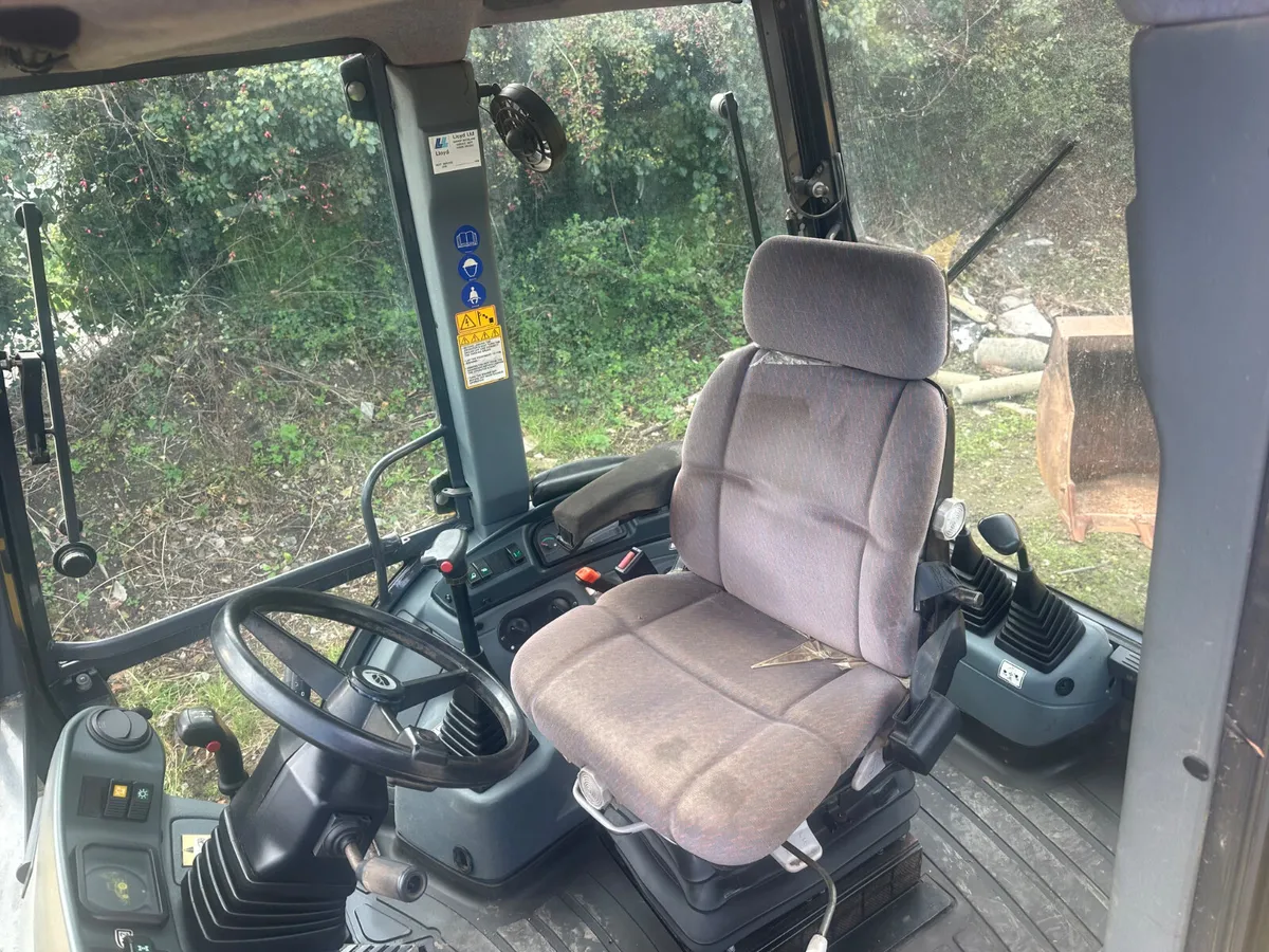 New Holland LB110b - Image 3