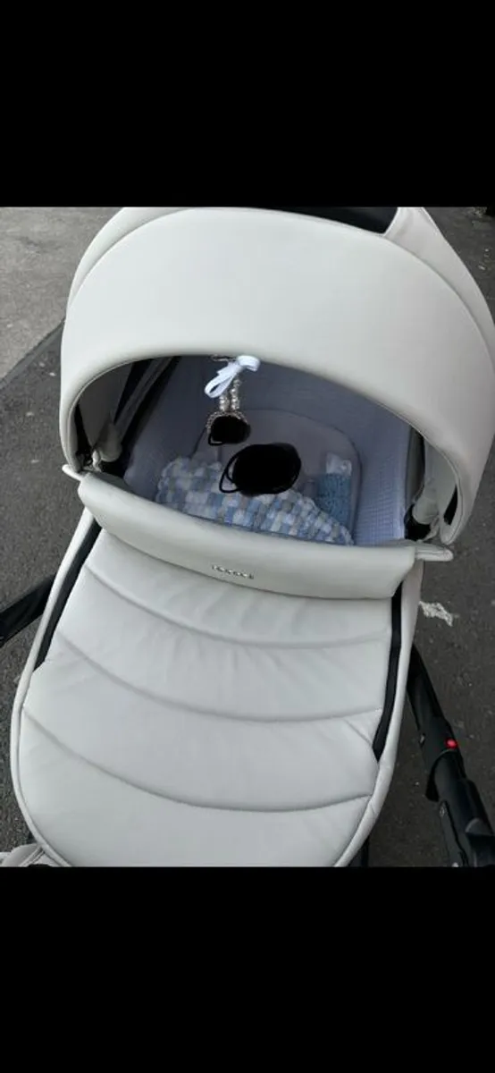 pram - Image 2