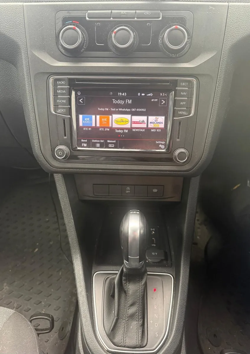 Automatic 6Speed 2020 Volkswagen Caddy - Image 2