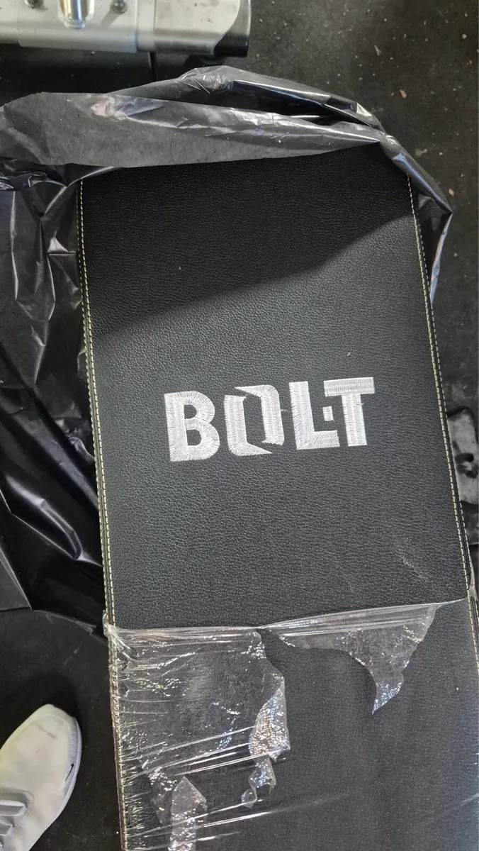 🎁🎅bolt commercial bench🎁🎅 - Image 1