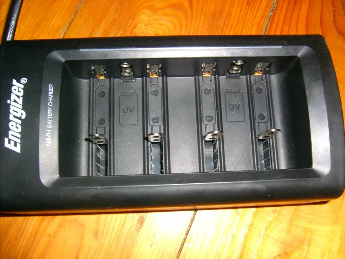 battery charger - Image 1