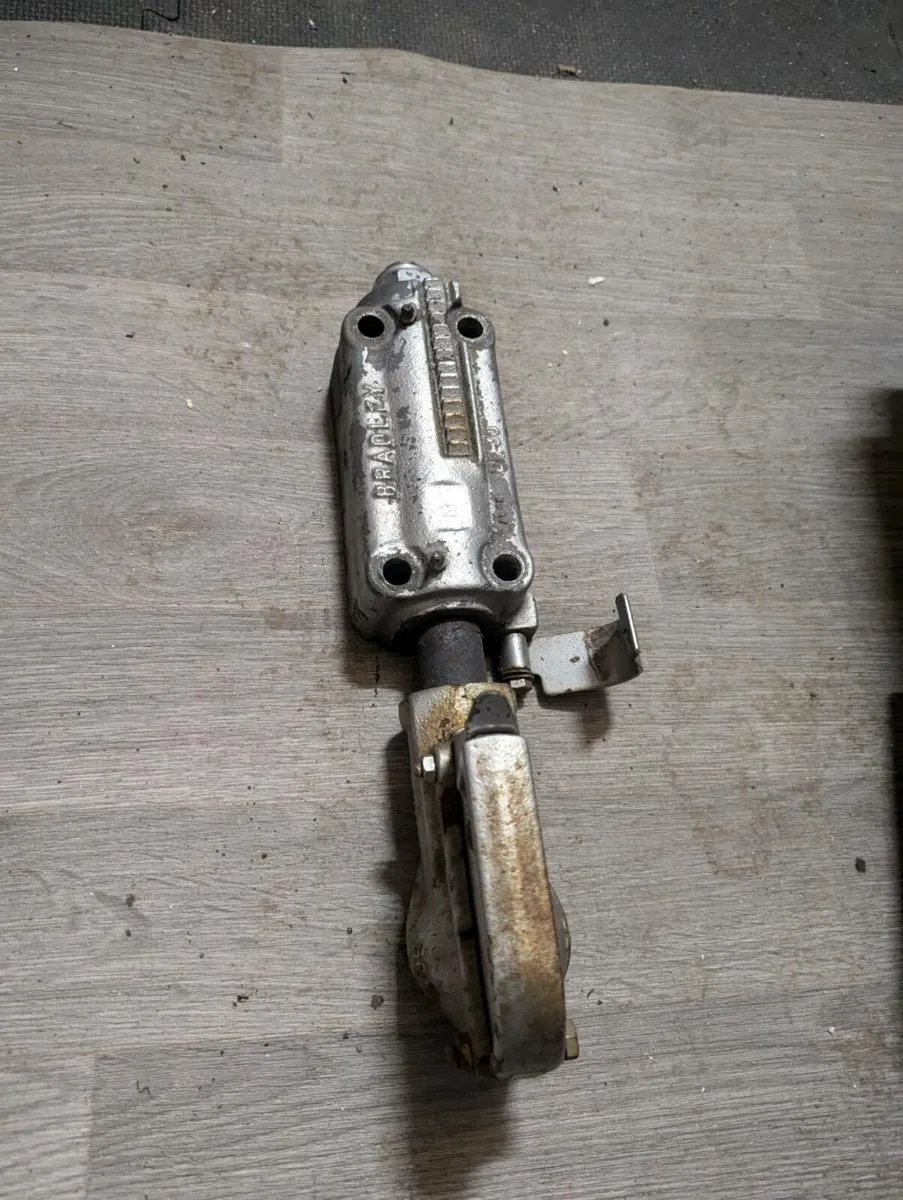 Bradley 50mm MK 3 Double lock ball hitch - Image 1
