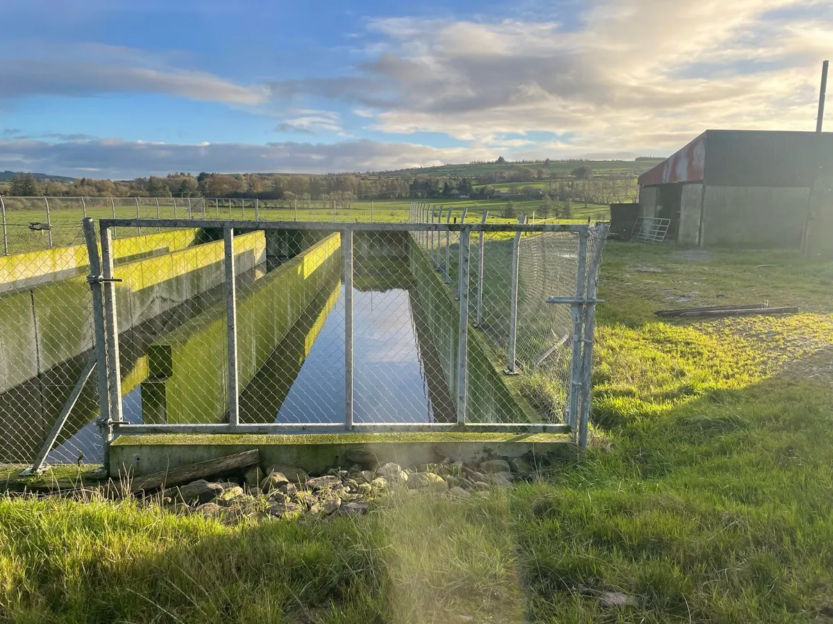 Chain link fencing - Image 1