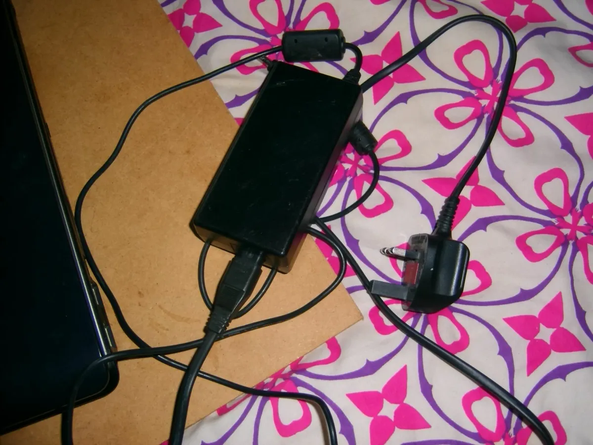 Toshiba laptop - Image 4