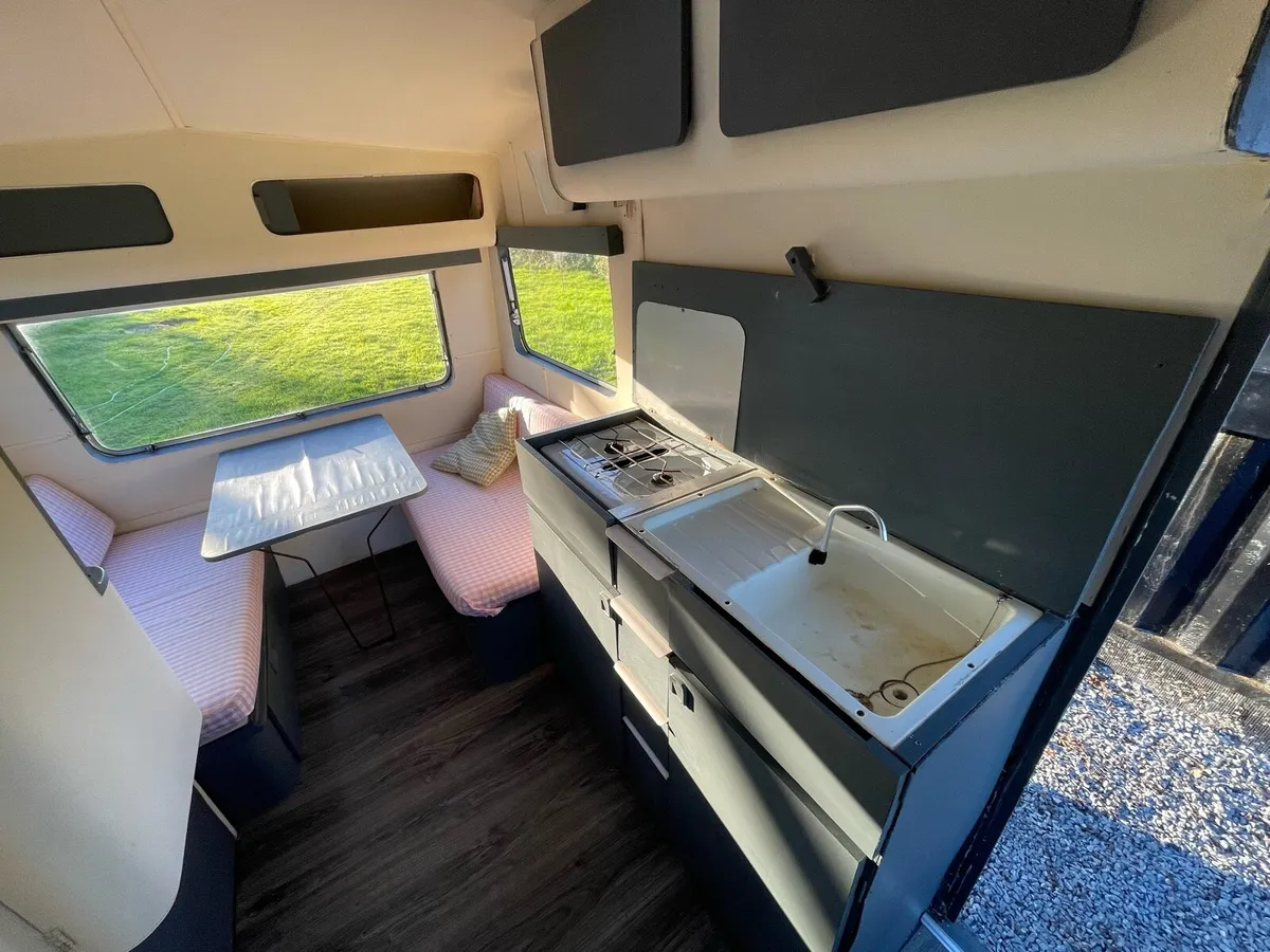 Vintage caravan - Image 3