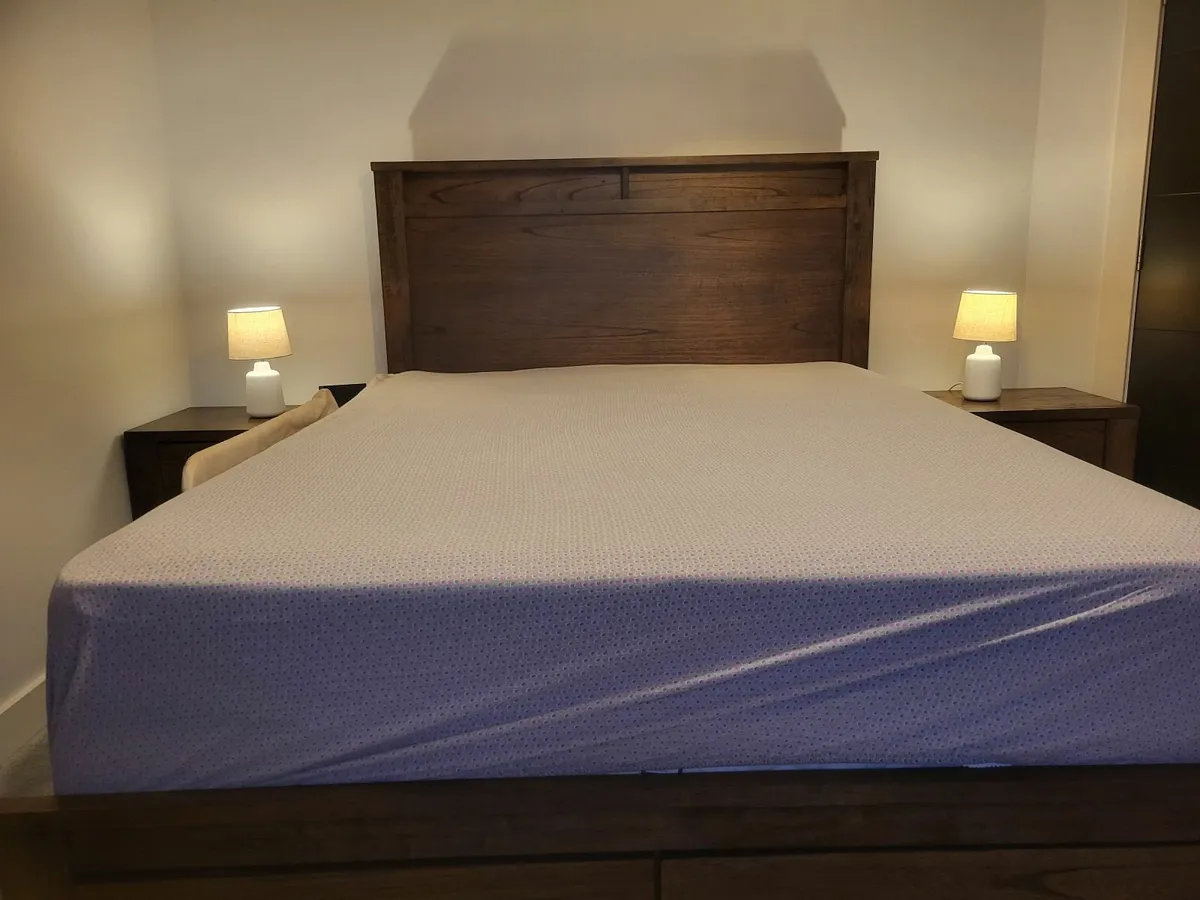 Stunning bedroom furniture - Image 1