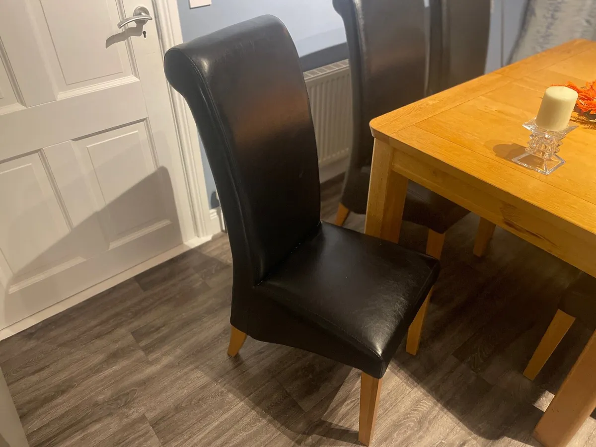 Extendable Dining/Kitchen table + 6 leather seats - Image 2