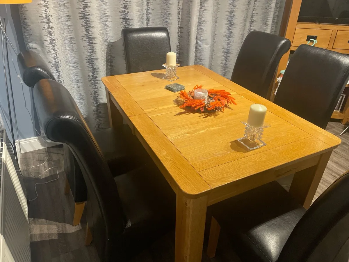 Extendable Dining/Kitchen table + 6 leather seats - Image 3
