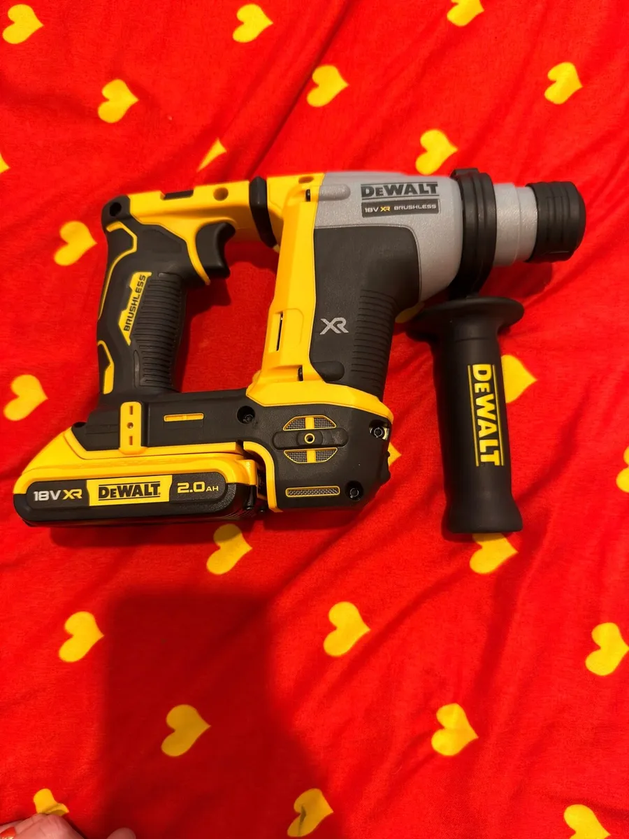 DeWalt SDS Hammer Drill – New, 2 Batteries ⚡ - Image 2