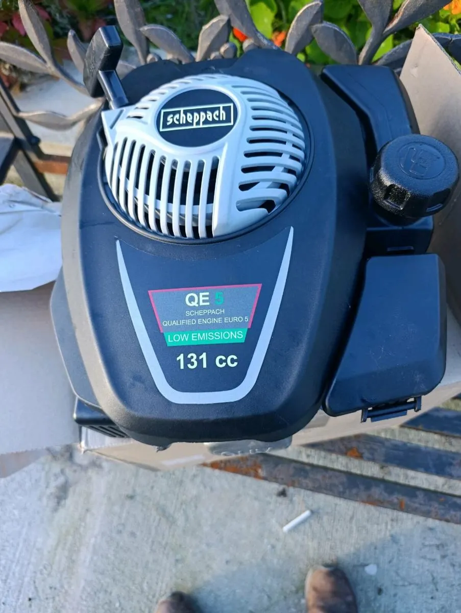 Lawn mower engine - Image 1