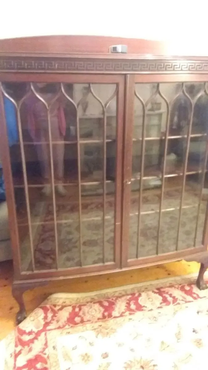 Anitque Mahogeny Display Cabinet FREE to take away