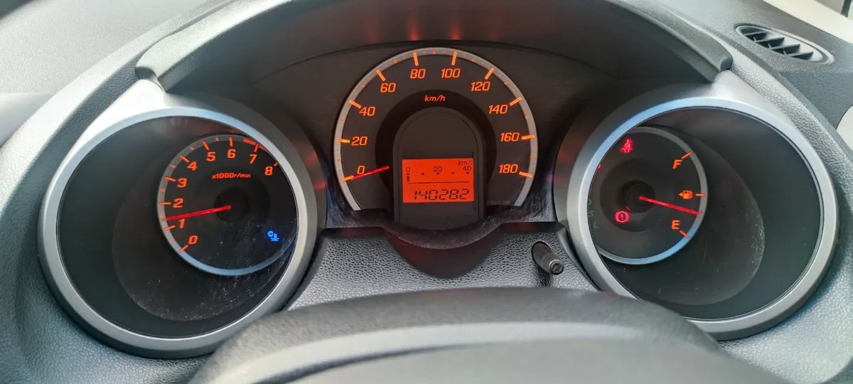 Honda Fit 2011 - Image 2