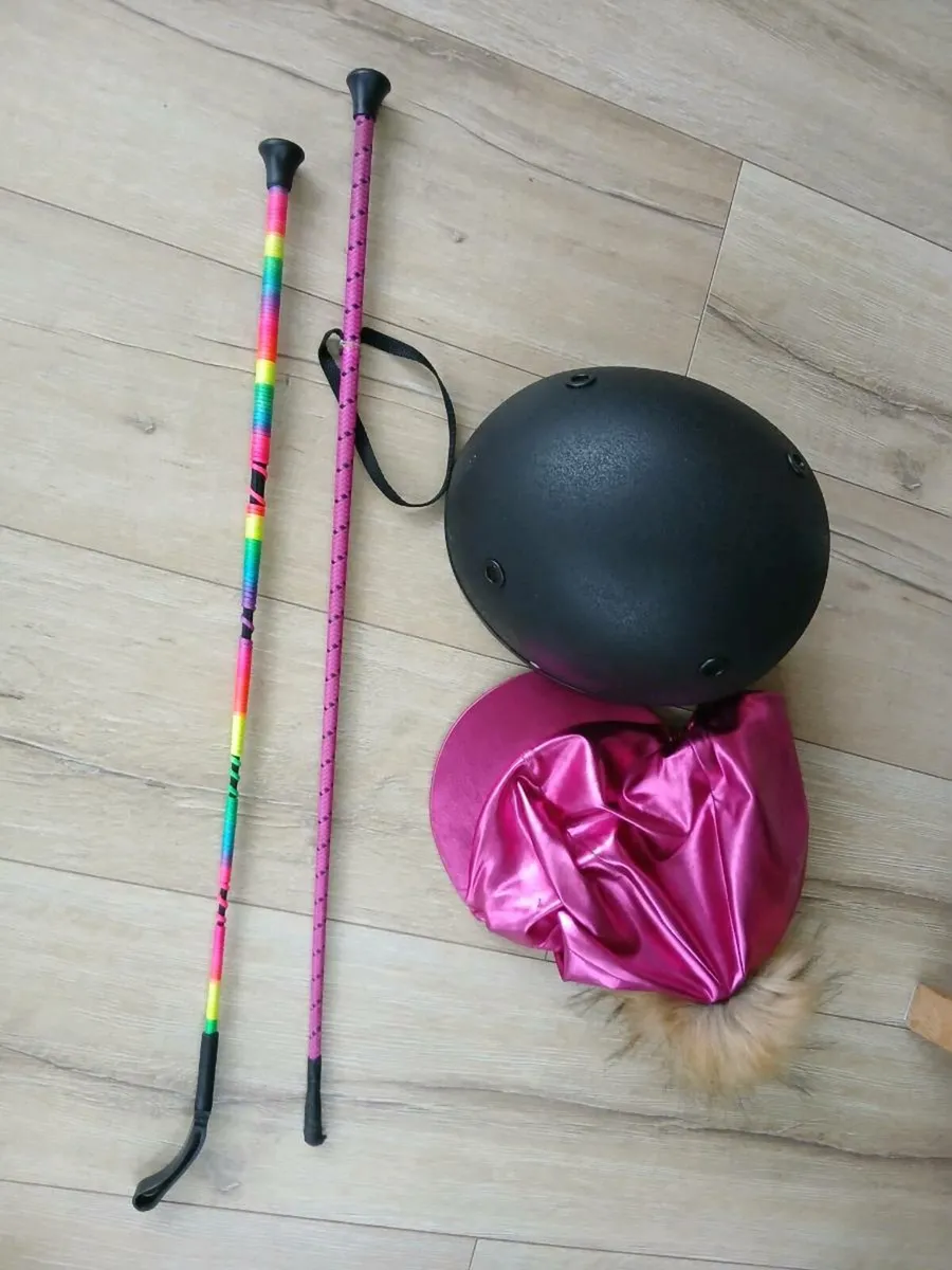 Child's horse riding helmet - Image 4