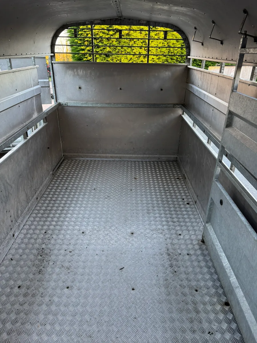 Nugent livestock trailer - Image 1