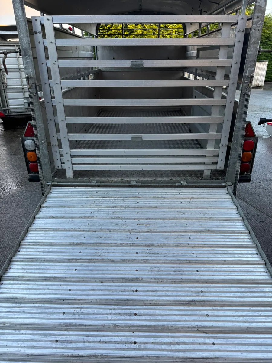 Nugent livestock trailer - Image 2