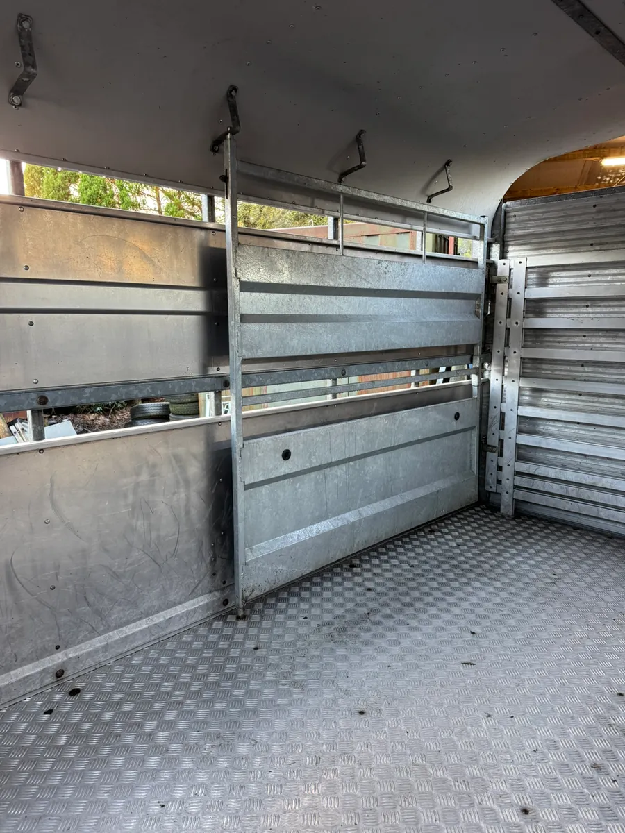 Nugent livestock trailer - Image 3