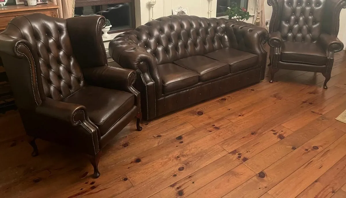 Antique Brown Leather Chesterfield Suite - Image 1