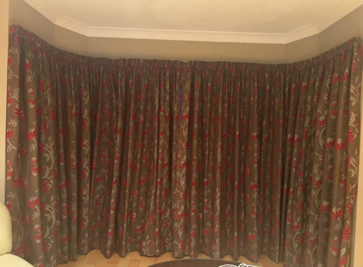 Curtain - Image 1