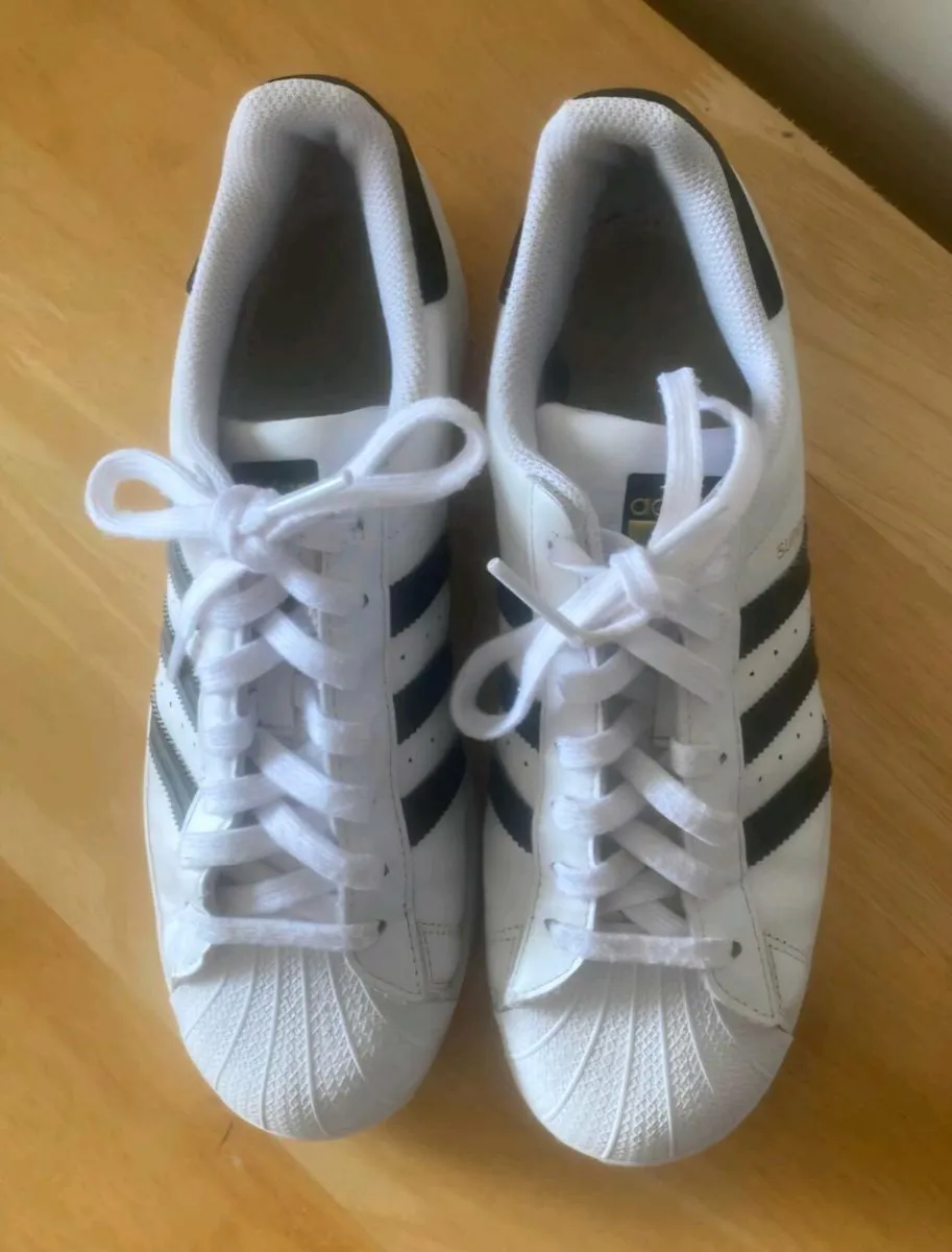 Ladies superstars and puma trainers sz 8 - Image 2