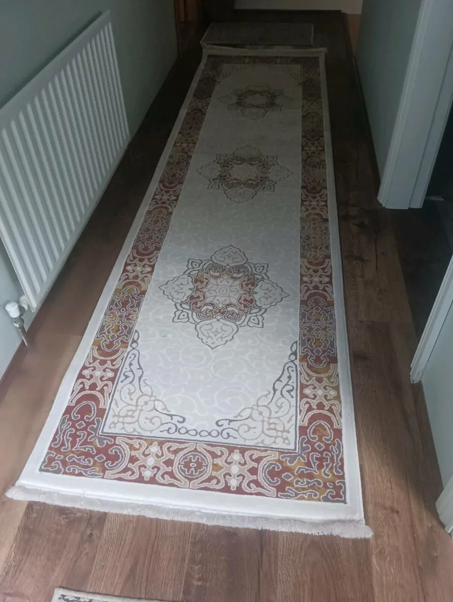 Beautiful new hall runner 10ft long - Image 3