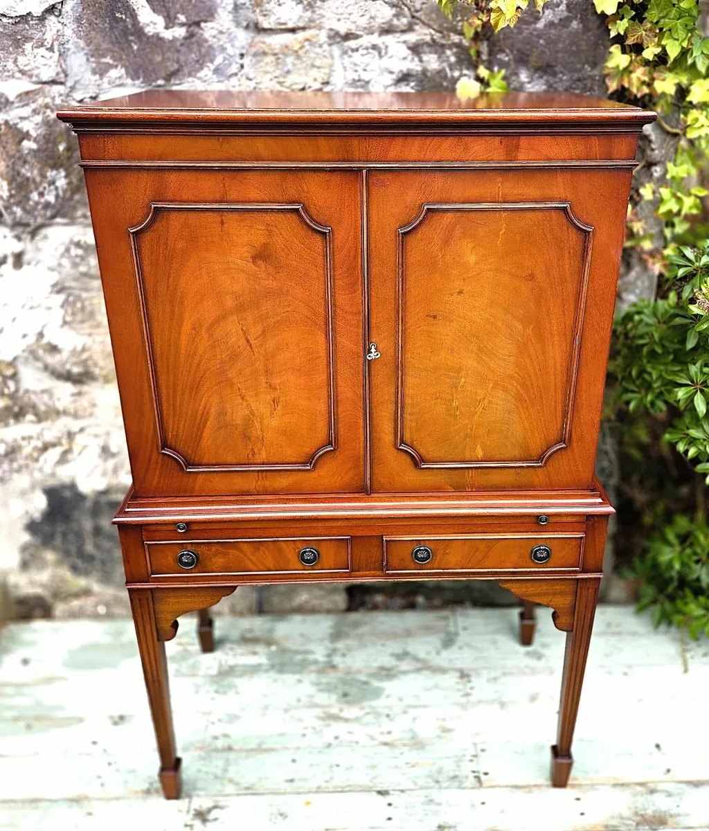 Vintage Drinks Cabinet- Circa 1960s - Image 2
