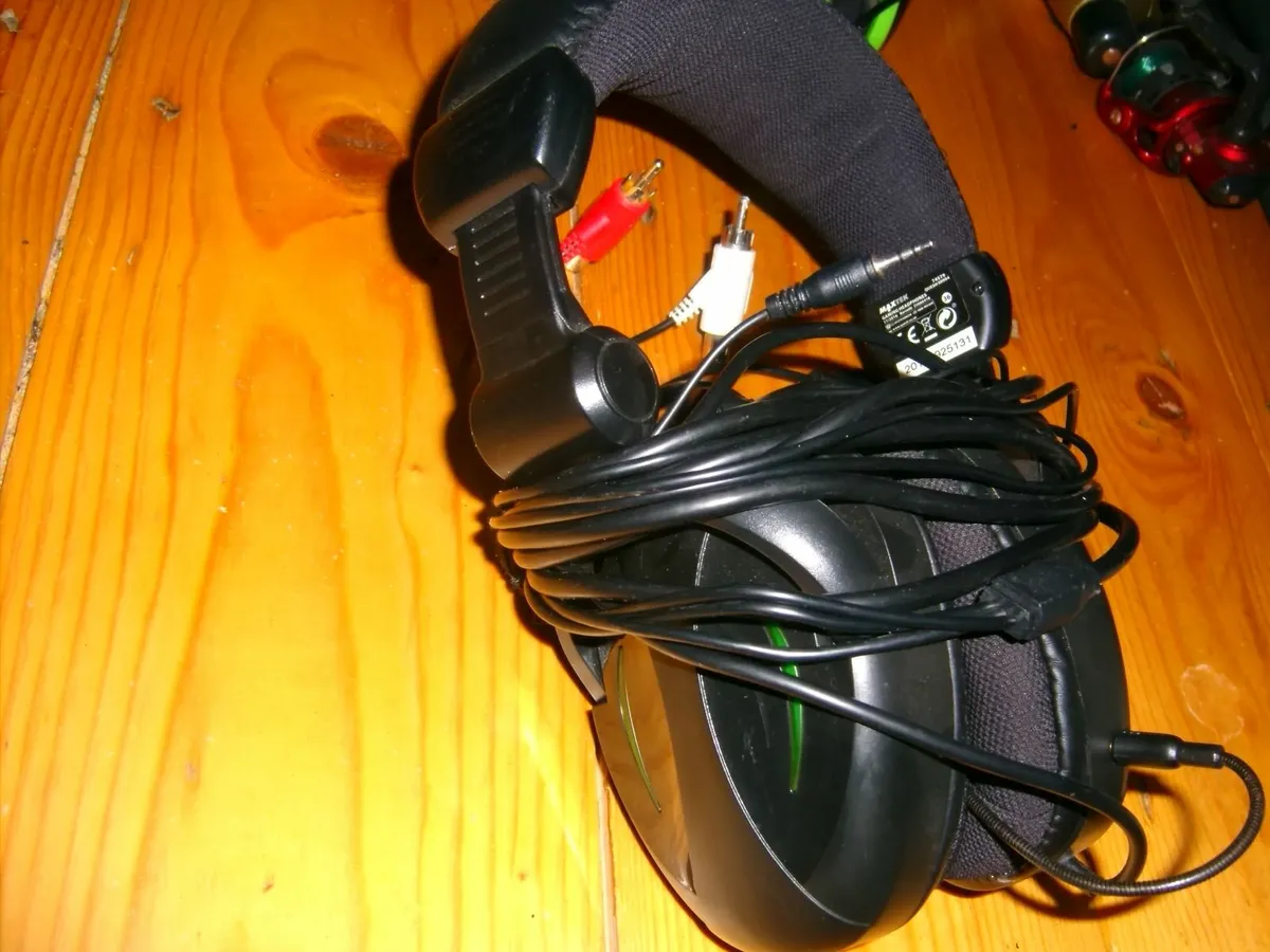 headphones - Image 2