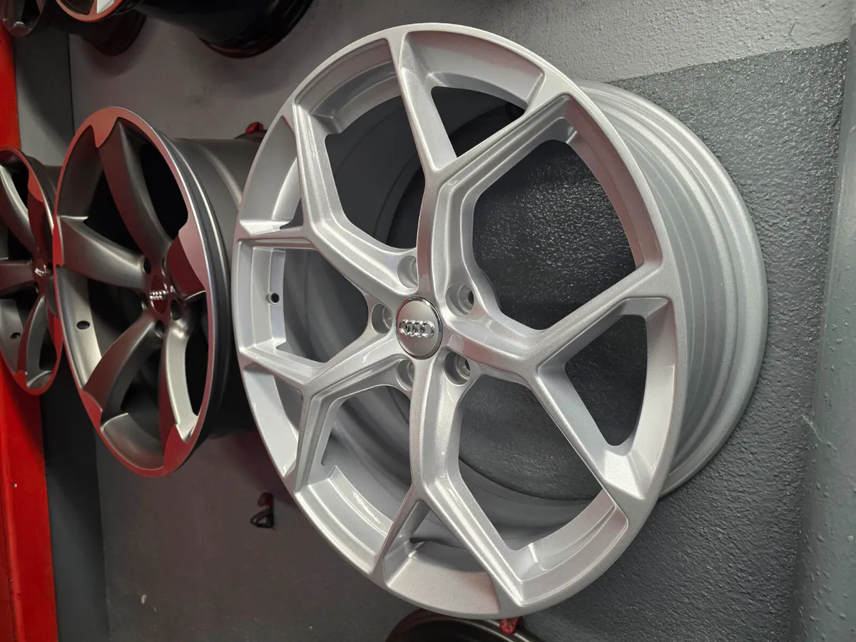 **Special** 19" Audi C8 Style