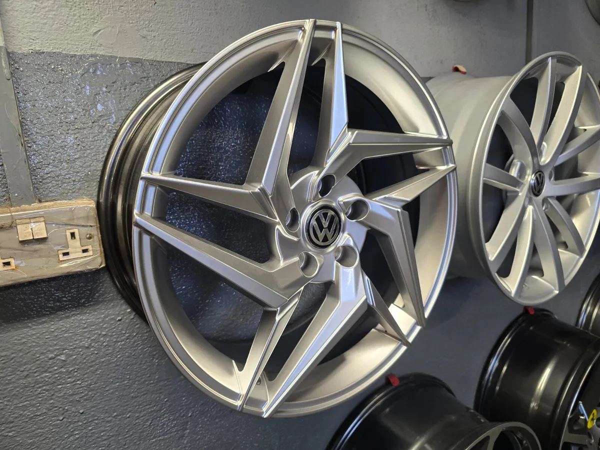 **Special** 18" Ferrari 488 Style