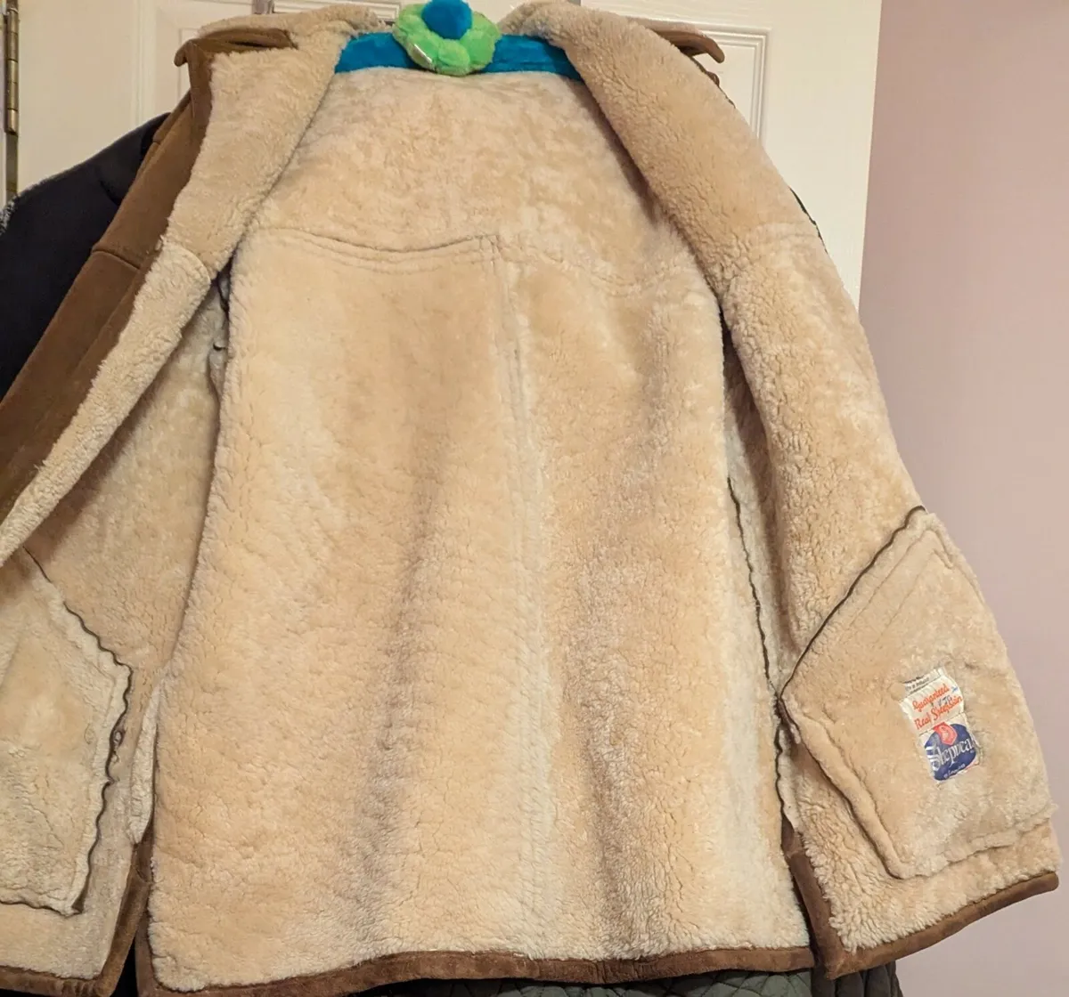 Vintage sheepskin mans coat size medium - Image 3