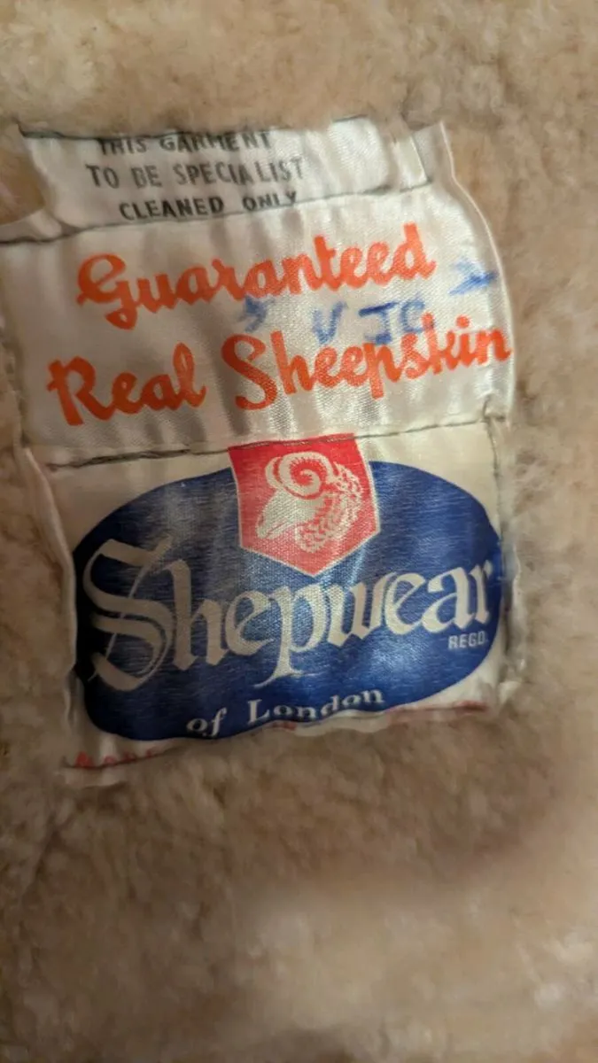 Vintage sheepskin mans coat size medium - Image 4